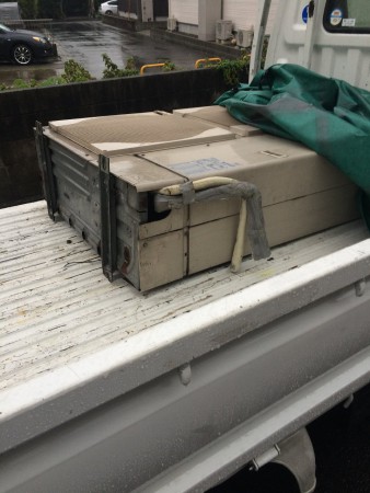 トラックに２人でがんばって載せました（汗）